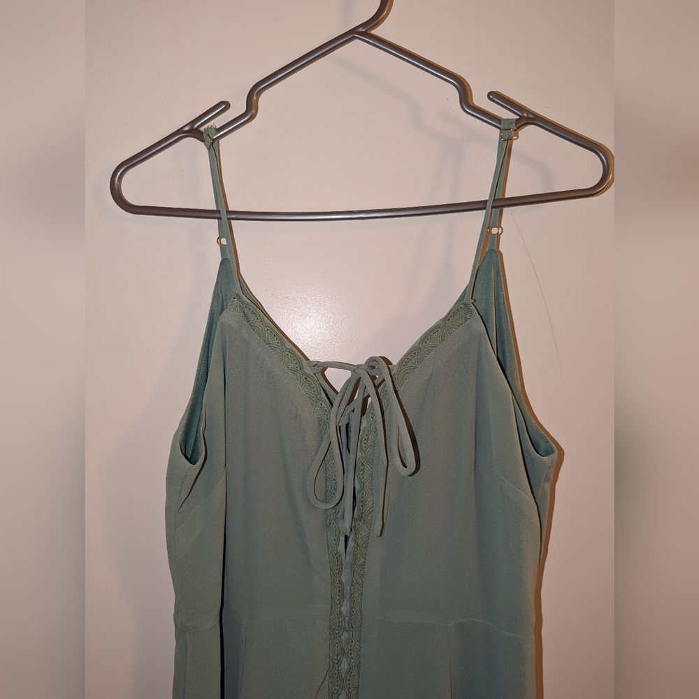 Lulu's Dress - Picture 3 of 10